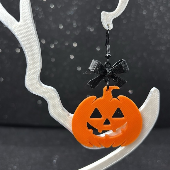 The Spooky Spark Earrings with Black Bows - Picture 3 of 4